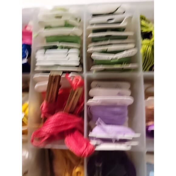 Embroidery Thread Lot Of Over 70 8.0m Star Six Amer-strand Majesty - Picture 4 of 8